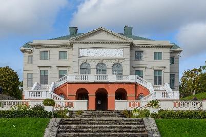 Gunnebo slott - unika 1700-talsmiljöer En kvart från Göteborg ligger Gunnebo Slott och Trädgårdar ett jättebra val om du vill promenera omkring i vacker