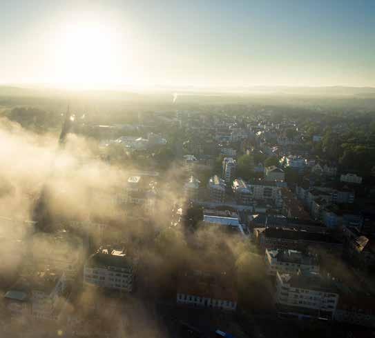 K O M M A N D E P R O J E K T PALLAS TOWER BORÅS Mitt i centrala Borås har förvandlingen av Pallashuset till ett modernt köpcentrum kompletterat med 40 spännande takbostäder avslutats.
