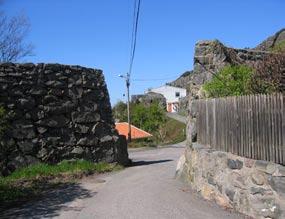 Farthinder Körbanebredderna är i många fall så smala att trafiken måste hålla låg hastighet för att ge god trafiksäkerhet åt gående och cyklande.