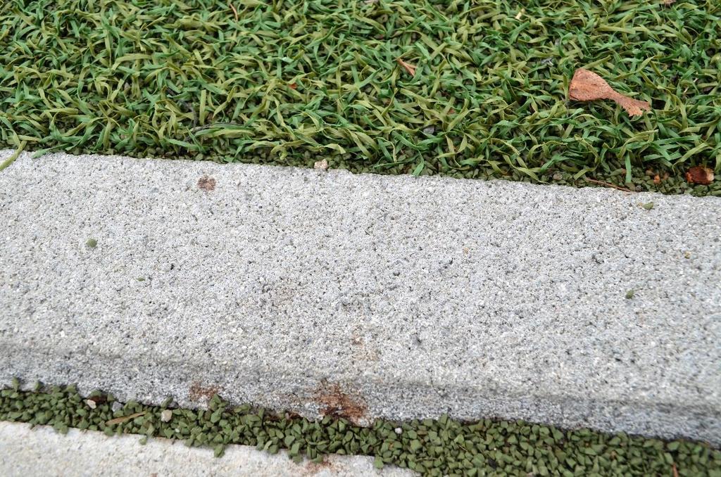 Figur 15. Konstgräs med EPDM-granulat på Säbener Straße (Johansson, 2019). 3.1.9 Bergavik IP Bergavik IP är ett forskningsprojekt tillsammans med Svenska Fotbollsförbundet, Ragnsells och SDAB.