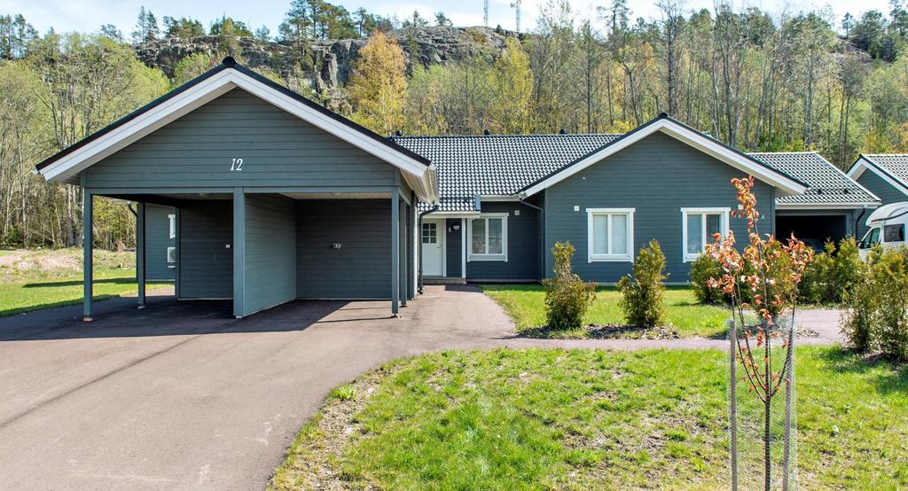 OMRÅDET Bostadsområdet är förhållandevis nyligen etablerat med ett stort antal nybyggda egnahemshus och radhus.