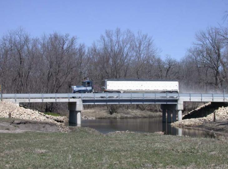 Figure 2-44. Bulb tee. Beams that the bridge Mars Hill Bridge consists of (Endicott, 2007). 2.2.4 Buchana County Bridge, USA The bridge is a three-span county road bridge in northeast Buchanan County, IA, in USA, see Figure 2-45.