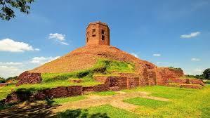 Vi kommer även att besöka en annan stupa som finns i Sarnath, Choukhandi stupa, som utgör resterna av ett tempel uppfört till minne av platsen där Buddha träffade sina fem lärjungar.