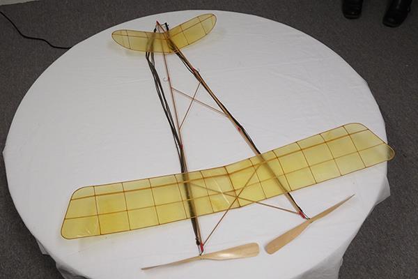 Modellflyget utgör den till numerären i särklass största grenen 1909: I London bildas the Kite and Model Aeroplane
