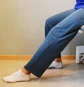 Sänk sakta ner. 1. Släpcykling : böj och sträck ditt opererade ben.