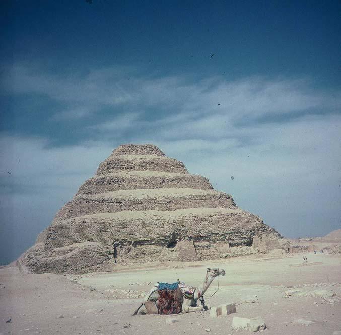 Mars 4 Memfis, Sakkara, Harraniya och nattåg till Luxor Två mil söder om Kairo ligger Memfis som var Egyptens första huvudstad och Egyptens viktigaste stad under tretusen år.