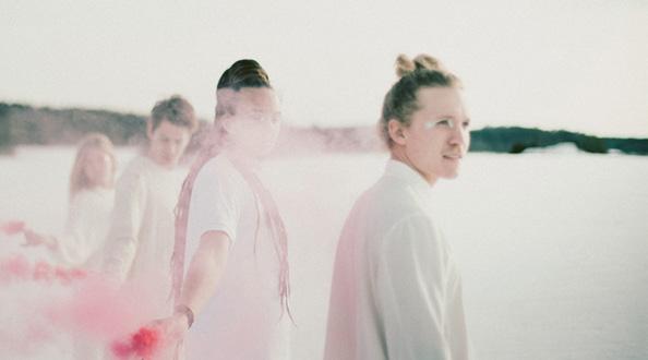 22/2 1/3 Kolonien Folkmusik med många ingredienser Kolonien har med den svenska folkmusiken som grund ständigt brutit ny mark.