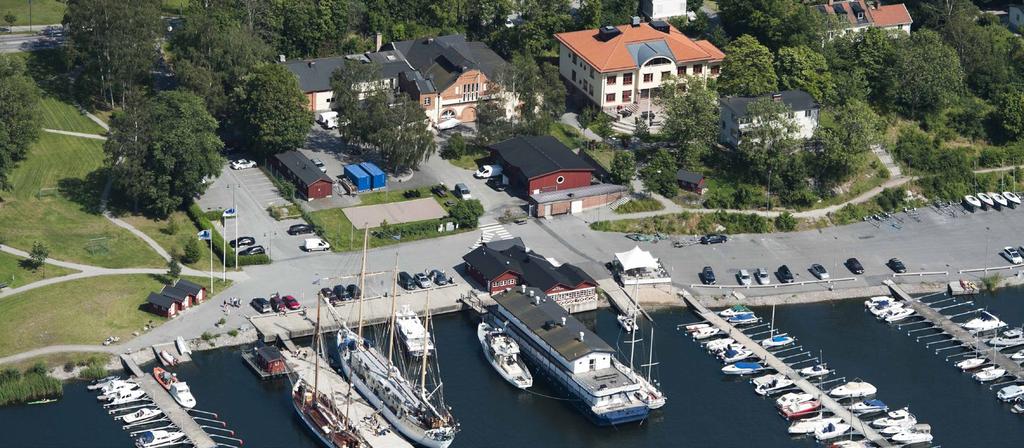 Marina läroverket Marina läroverket är en fristående skola i marin miljö, som erbjuder gymnasieutbildningar, vuxenutbildningar i yrkeshögskolan och ett antal fristående kurser.