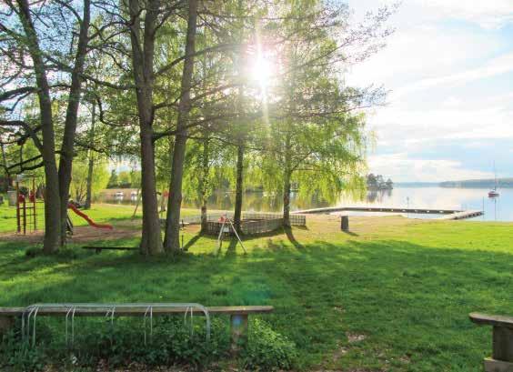 BÅTTURER RÄKKRYSSNINGAR Kvällsturer med räkfrossa och trubadurunderhållning.