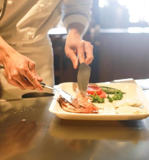 45 Avgift: 690 kr inkl lättare lunch och fika i härlig miljö ute på Cafe Borgstugan i Trollenäs slottsträdgård utanför Eslöv.