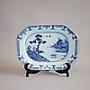Porslin med blåvit dekor under glasyren. Jiaqing, omkring 1800. Höjd 4,5 cm.