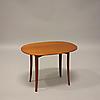 211 CARL MALMSTEN. "Ovalen". Sidobord. Mahogny.