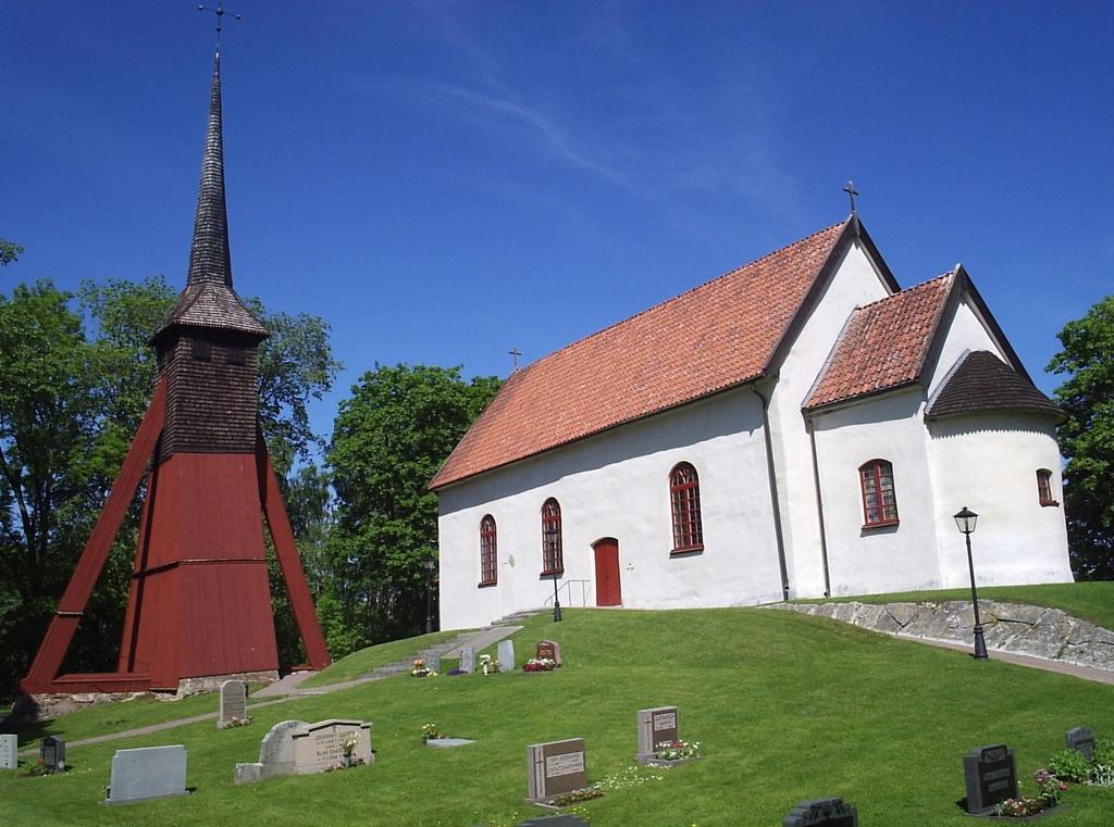 Forsby sommarkyrka 2019 Kyrkan hålls öppen varje dag kl. 10-18 samtliga dagar mellan 25 juni och 5 augusti. Musikandakt med efterföljande servering klockan 18 varje lördag.