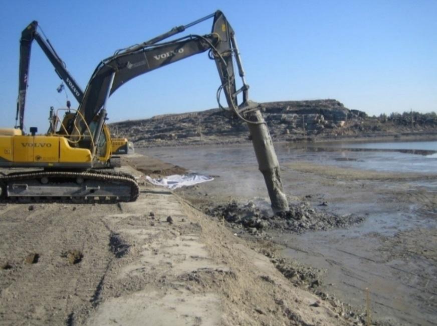 Figur 2.2. Sandfyllning utlagd på stabiliserad yta varifrån arbetet utförs i etapper successivt längre och längre utöver det område som ska stabiliseras.