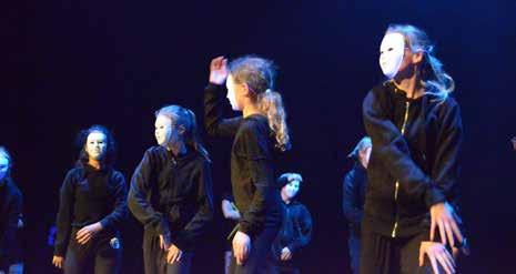 Tack vare ett samarbete med Regionteater Väst får alla elever i den kommunala grundskolan se minst en dans- eller teaterföreställning varje år.