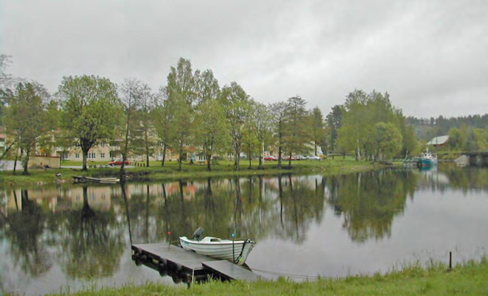 Näsvikens historia Brukssamhället Näsviken har vuxit fram ur ett antal bondbyar i anslutning till Böleströmmen. Omkring mitten av 1800-talet startade ett träsliperi i Forsså och en ångsåg i Hillen.