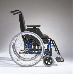 Allroundrullstol bas 50 Kryssfälld bakhjulsdriven allroundrullstol för kortare tids användning tex behov av temporär rullstol, förstagångsbrukarens behov ännu inte är