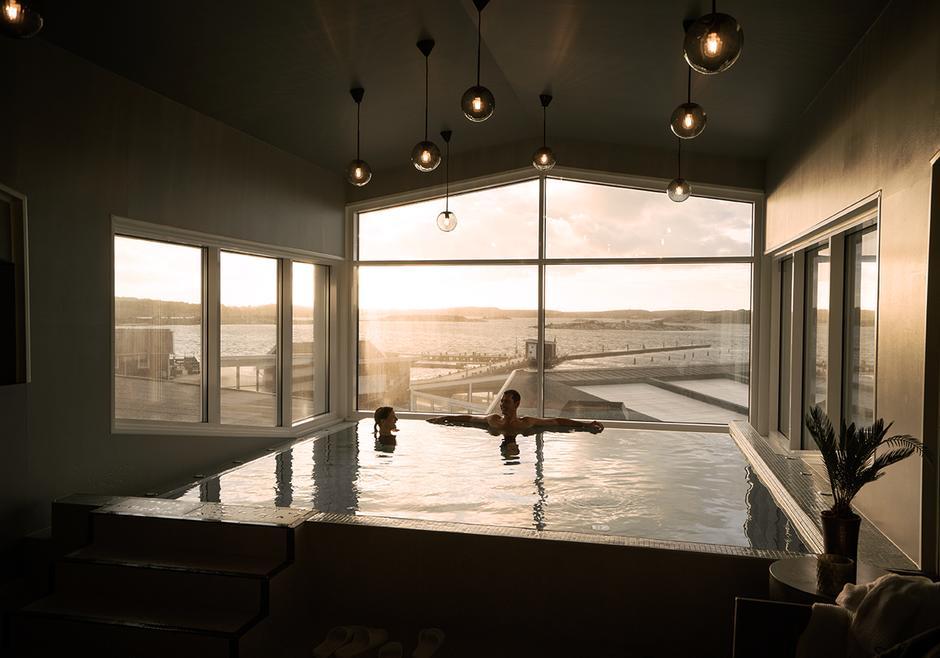 TanumStrand en bohuslänsk pärla vid strandkanten. Vid Skageracks strandkant med skärgården precis utanför ligger TanumStrand en av Bohusläns största hotell- och konferensanläggningar.