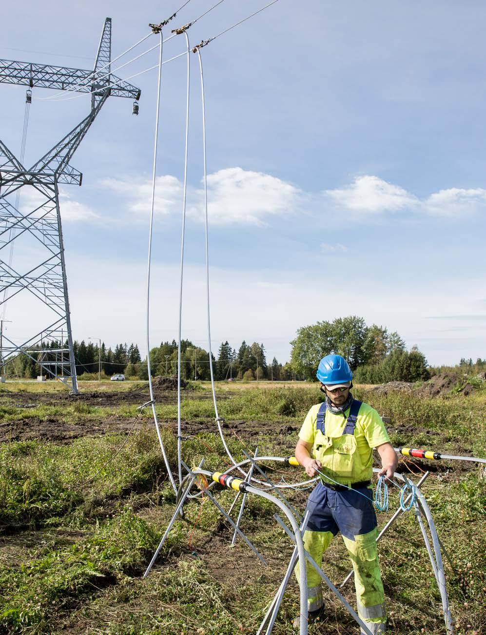 Fingrid i korthet UTSJOKI Elektricitet är en oskiljaktig del av varje finländares vardag. Samhället fungerar med elektricitet.