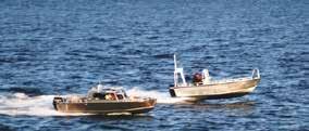 En båt som höjer upp fören får en stor trimvinkel och det drar mycket energi, även om den våta ytan i vissa fall kan bli mindre med en stor trimvinkel.