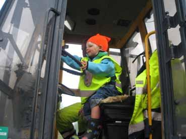 Sammanfattning Korta transporter Lokala mobila etableringar Ingen överhettning av bindemedel Längre livslängd Miljö Halvvarm teknik Möjligheter Framtid