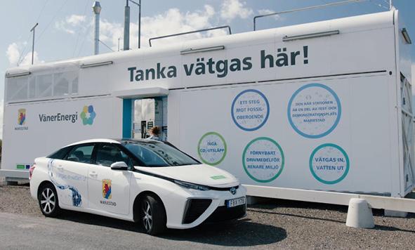 Nyhetsbrev Vänersamarbetet april 2019 sid 2 av 4 Världens första solcellsdrivna vätgasstation invigdes i Mariestad Redan 2017 invigde Mariestads kommun en tankstation för vätgas och nu har de tagit