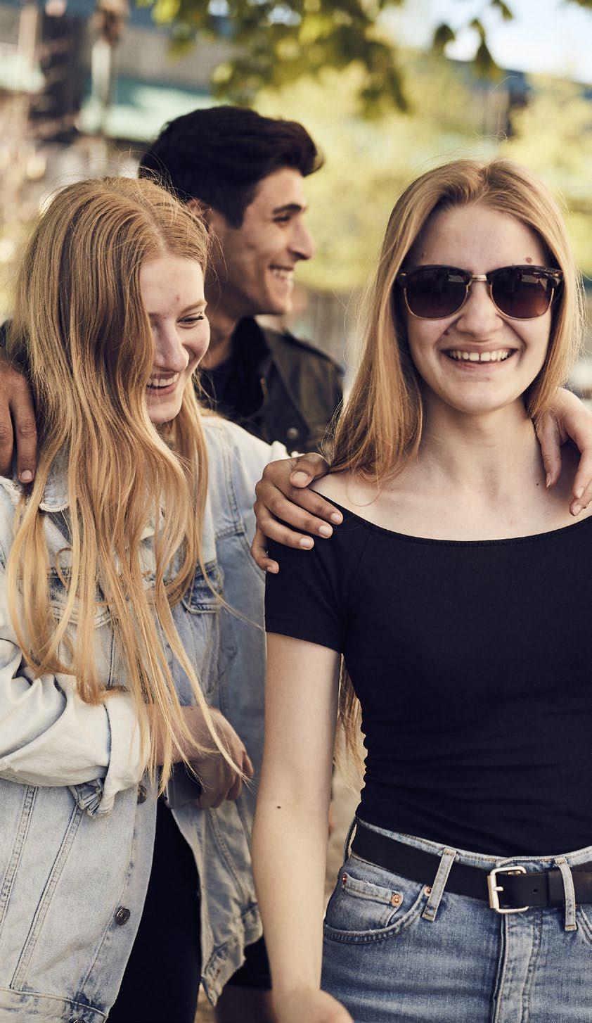 Våra program BARN- OCH FRITIDSPROGRAMMET TRÄNING OCH LEDARSKAP HANDELS- OCH ADMINISTRATIONSPROGRAMMET E-HANDEL HOTELL OCH TURISMPROGRAMMET RESOR, HOTELL OCH KONFERENS HANTVERKSPROGRAMMET
