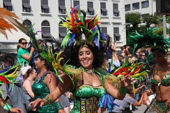 Gator och torg förvandlas till festplatser där du kan frossa i ett rikt utbud av kultur - opera, konst, musik, karneval, gatuteater, slöjd, teater, litteratur och film.