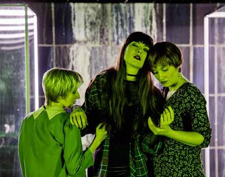 Oktober 25 Fredag Folkets hus kl 19.00 Regionteatern ger: LUST Skrämmande, vacker och alldeles underbar. Vi tar fram det hjärtliga, humorn och allvaret i lusten. Räkna med boost!