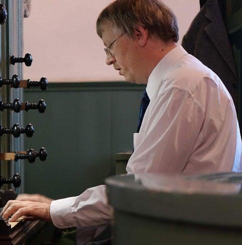 Further studies led him to Amsterdam where he studied harpsichord for Ton Koopman and organ for Ludger Lohmann in Stuttgart. He has won prizes at various organ competitions, e.g. in Bruges and Innsbruck.