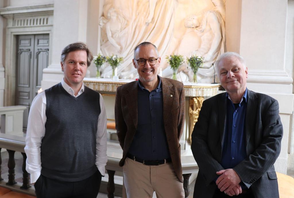 Han är för nuvarande kyrkomusiker i Adolf Fredriks församling. Per-Ove Larsson är organist i Adolf Fredriks kyrka sedan 30 år tillbaka och bedriver en stor konsertverksamhet.