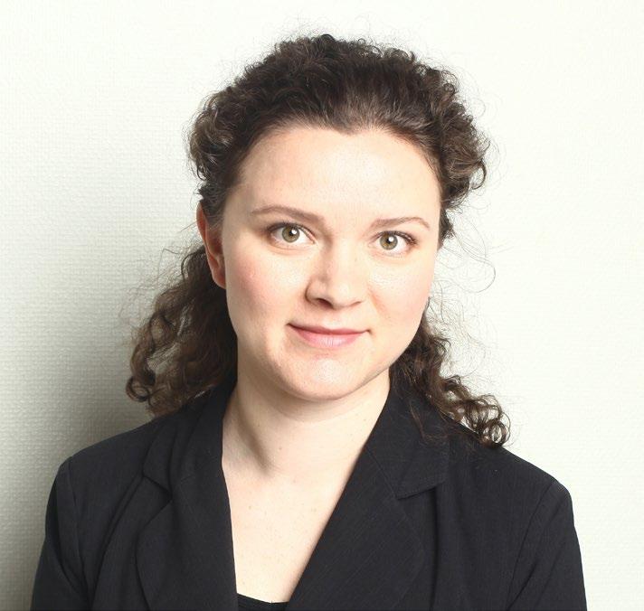 Kira Lankinen är diplomorganist och har utbildat sig i solistiskt orgel spel vid Sibeliusakademin i Helsingfors för professor Kari Jussila