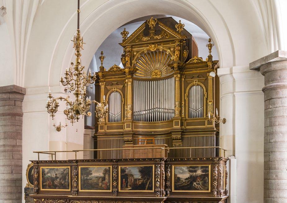 TYSKA KYRKANS DÜBENORGEL byggd 2004 av Grönlunds Orgelbyggeri, Gammelstad, Sverige Intonation Anders Grönlund & Andreas Krischer TYSKA KYRKANS JUNOORGEL Byggd 1887 av Åkerman & Lund, Stockholm,