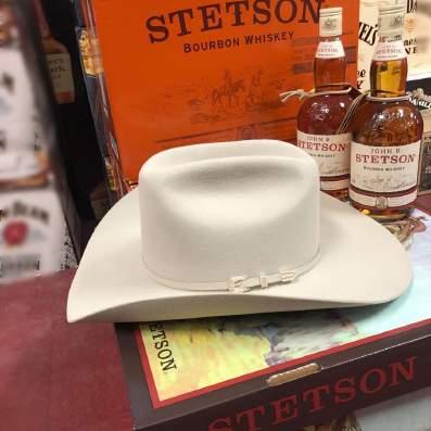 Kentucky Straight Bourbon SOUR MASH WHISKEY 42 % The exclusive Stetson bourbon collection.