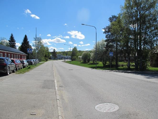 medan Ordenshusvägen (till höger), med separering av oskyddade