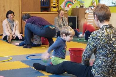 kkelijk mee kan zingen. Plezier verzekerd! Peuters in actie i.s.m. CM Midden Vlaanderen Dit is een doe-sessie met actieve speel- en beweegtips voor peuters tussen 1,5 en 3 jaar, samen met hun (groot)ouder.