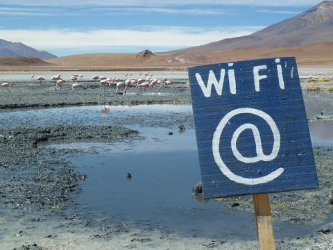 ) Mobiel internet en hotspot Digistatie Hoe kan je jouw smartphone/tablet met internet verbinden, thuis of op jouw vakantiebestemming?