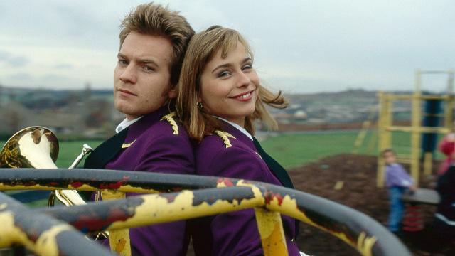 Activiteiten Recreatief Muzikale film Brassed off Britse tragikomische film uit 1996 door Mark Herman. Het verhaal gaat over de nasleep van de Thatcheriaanse jaren in Groot-Brittannië.