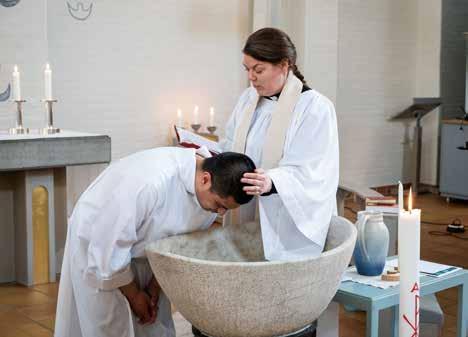 kapitel 2 Variationer i doptradition vad beror skillnaderna på? medlemmar så är det vanliga att åtminstone en av föräldrarna har en relation till kyrkan i form av medlemskap i Svenska kyrkan.