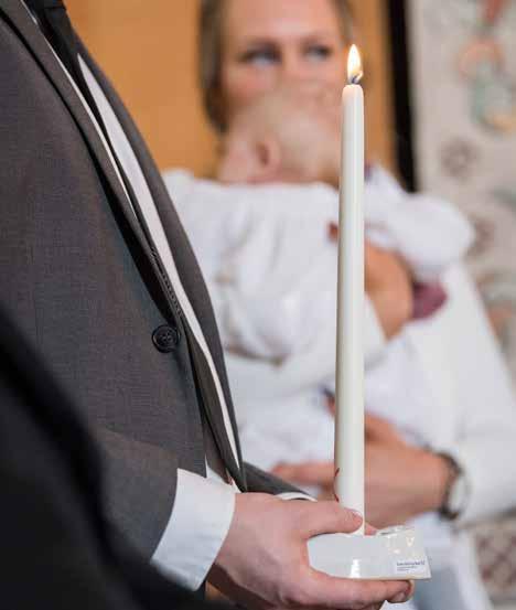 kapitel 4 Att nå ut till potentiella dopföräldrar Det är även ett antal församlingar där de lokala traditionerna och kulturen syns på församlingarnas dopsidor.