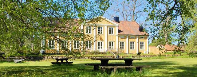Nedan till höger: Skäftekärrs vackra huvudbyggnad byggdes 1860 som statlig skogsskola för blivande skogvaktare. FOTO: GÖSTA TORELD. FOTO: OLLE SELINUS. intresserad av geologi.