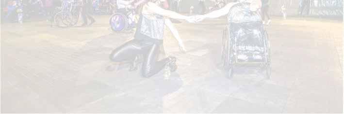 00 startar live bandet Dancing La Bazz och alla är välkomna att svänga sina lurviga på vårt stora dansgolv.