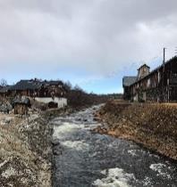 Ett stopp där vi fick gå på toan. Sen käkade vi vår medtagna fika. Resan gick över Åsarna, Hede, Tänndalen, Funäsdalen i en natur som gör sig redo för sommaren.