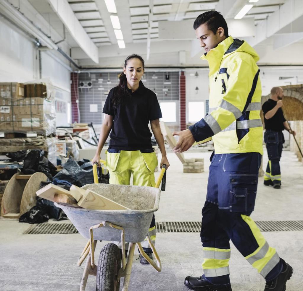 Fler ska komma i arbete Rusta arbetssökande för att möta arbetsgivares behov Förlängd nedsättning av arbetsgivaravgifter för den först