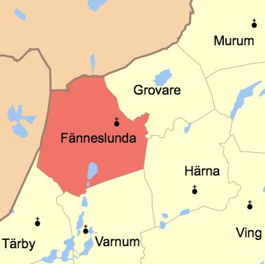 Namnet Fänneslunda skrevs 1327 Ffämislundum och kommer från den äldre kyrkbyn. Efterleden innehåller lund.
