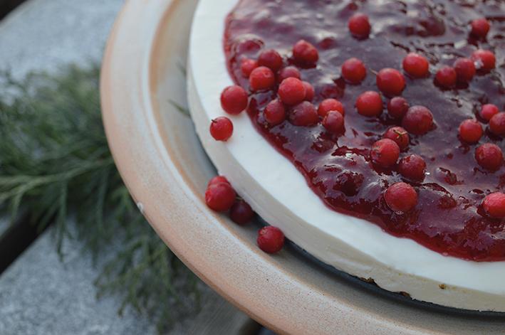 Lingoncheesecake En frisk och god kaka med julens smaker som går bra att förbereda och servera som avslutning till kaffet.