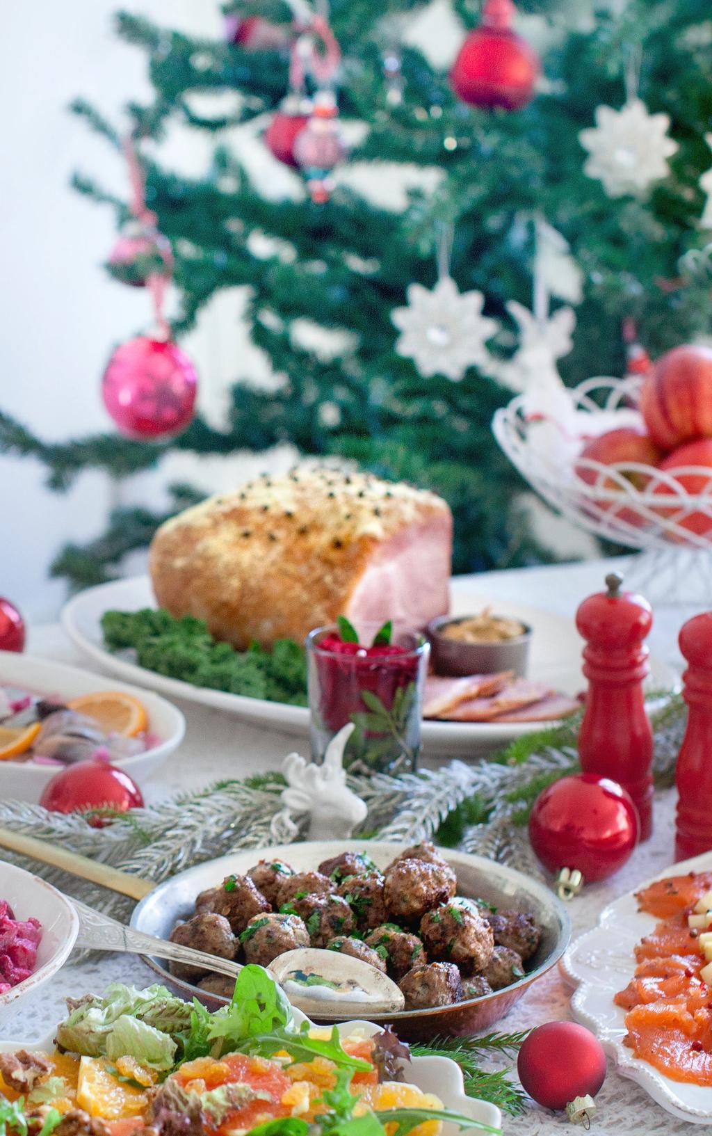 10 Julsortiment Jultallrik med småvarmt...179:njut av vår traditionella jultallrik med småvarmt under lunchen. Inlagd sill... Senapssill... Skivad kall potatis... Gravad lax med gravlaxsås.