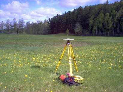 Surrounded by forest, highest disturbing object reaches an angle of about 30º.