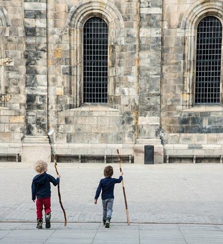 Utställningar under Pilgrimsjubileet Pilgrimsvägen Laleh Torabis utforskar relationen mellan människa och natur längs