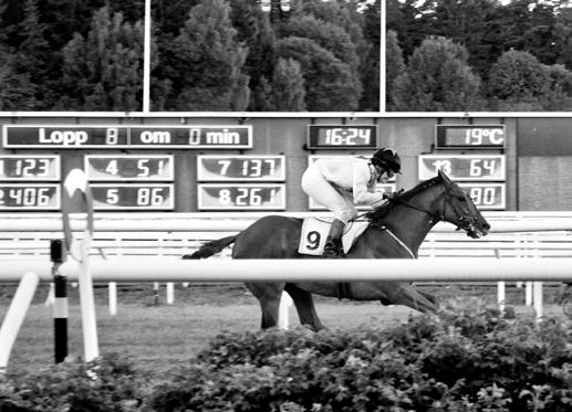 Livet går i galopp för Milou En amatörryttare vi ser och hör allt mer om på Täby Galopp är 20-åriga Ellagårdsflickan Milou Samuelsson på Arrendevägen.